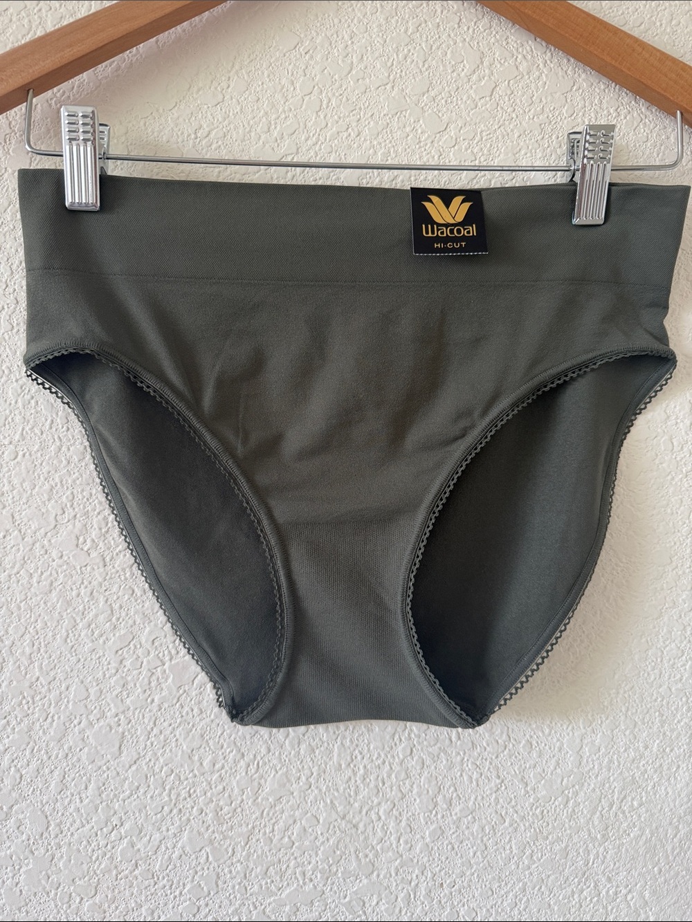 NWT Wacoal Feeling Flexible Hi-Cut Pantie, L,retired color-Kambaba (deep green)
